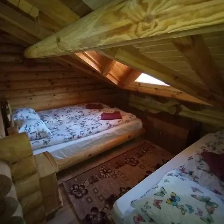 Feriehus дървената къща Cherni Vrŭkh