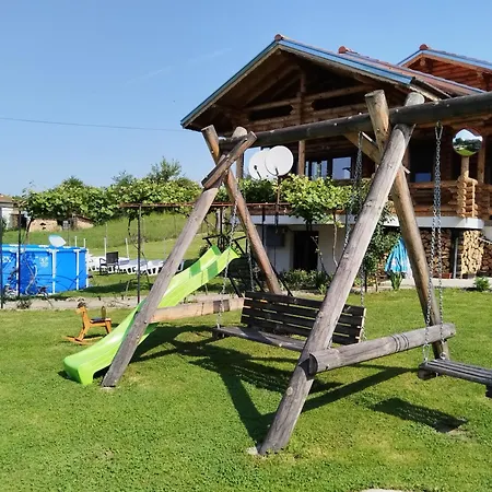 Feriehus дървената къща *